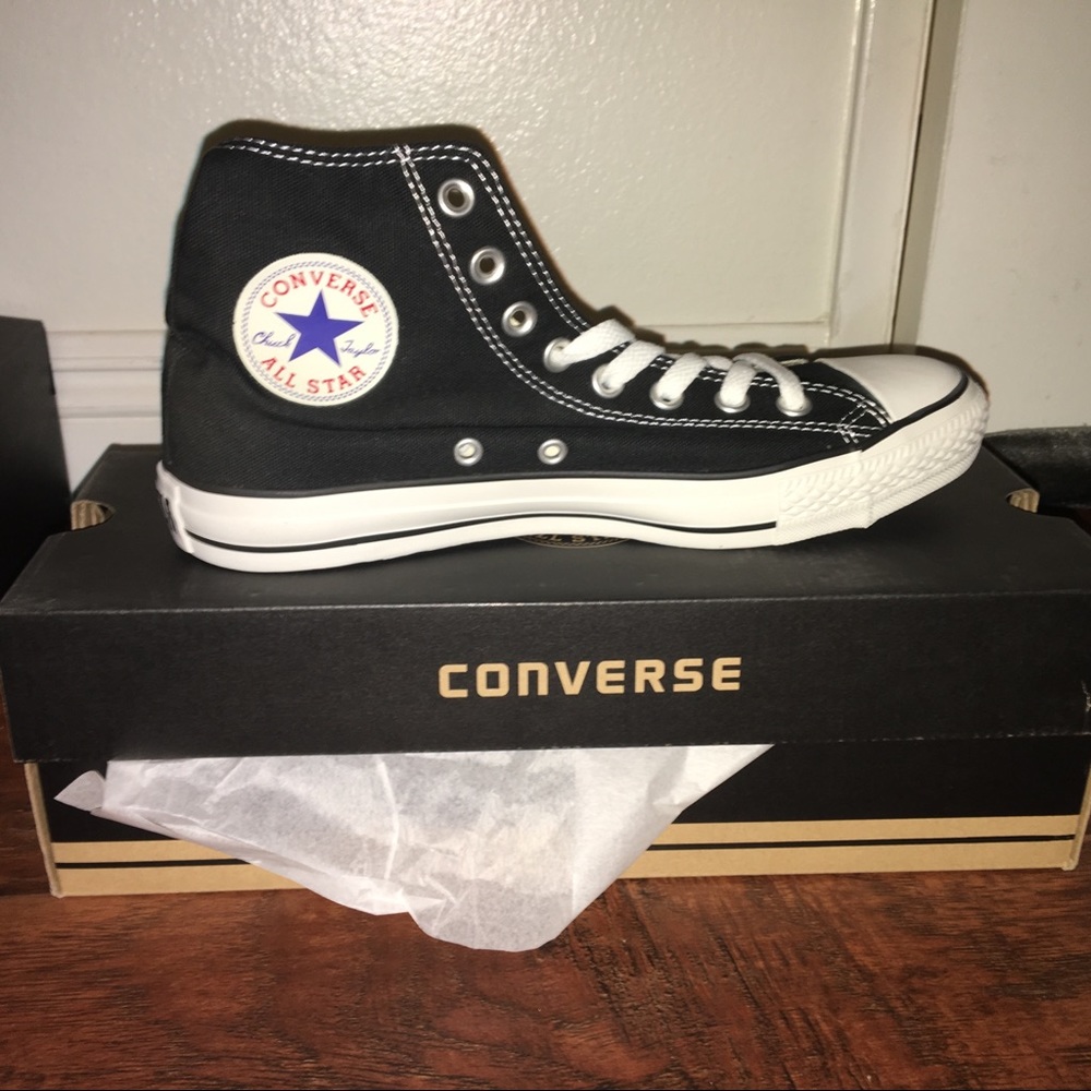 Men’s black/white  Converse High Top
